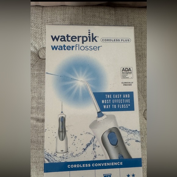 Water Pik Cordless Plus with 4 Tips - Picture 6 of 6